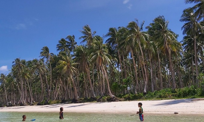 Burgos House | Free Breakfast and close tp most Landtour destination in Siargao