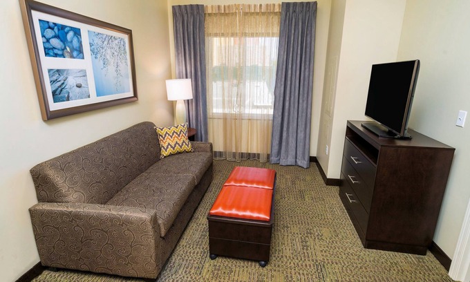 Newark Condo | Free Breakfast. Pool. Shared BBQ. 30 Min to Oakland Zoo!