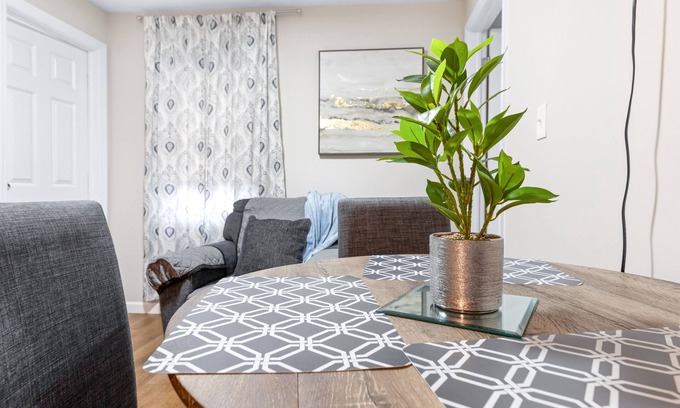 Utica Apartment | Free Parking, Laundry, Wi-Fi, 6 Min WYNN Hosp/Nexus Center, Downtown Utica NY3