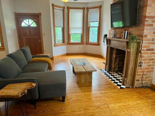Victorian Village House | Free Parking - Prime Location - Downtown