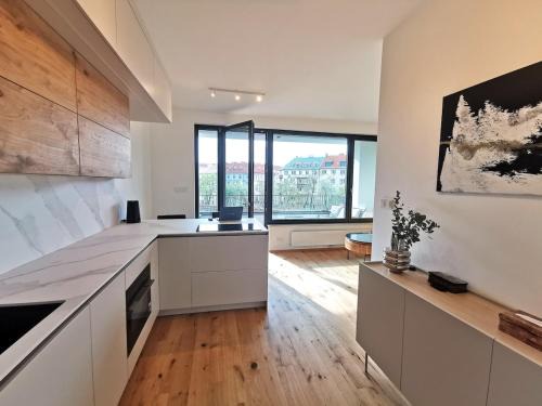 Nusle Apartment | free private Parking, central location, Nuslesky Pivovar sunset balcony home,