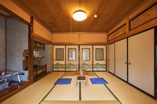 Fujikawaguchiko Villa | Free shuttle service,Free bag,Large screen movies,BBQ, Popcorn-making activity, more than 20 people possible