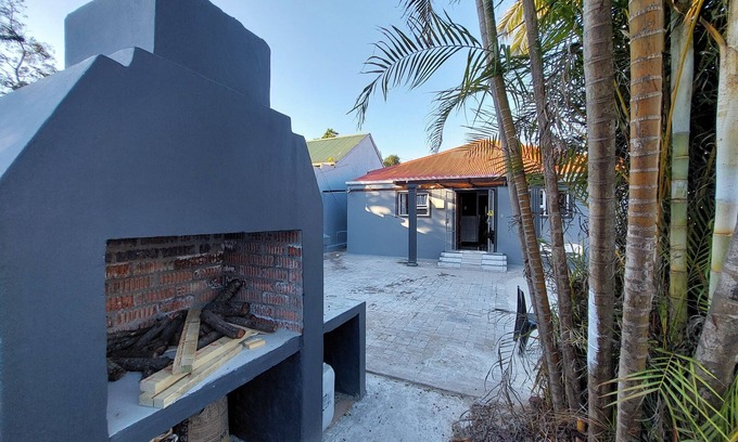 Port Elizabeth Central House | Freedom Media Guest House