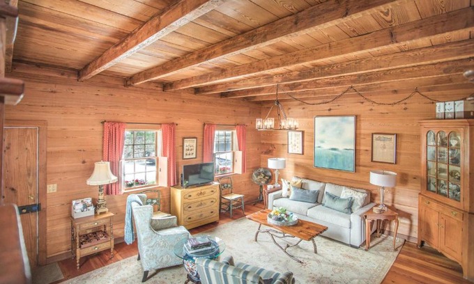 Historic District - North House | Freeman's Cottage by Lucky Savannah