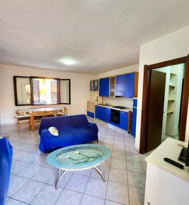 Valledoria House | Fresco appartamento in centro