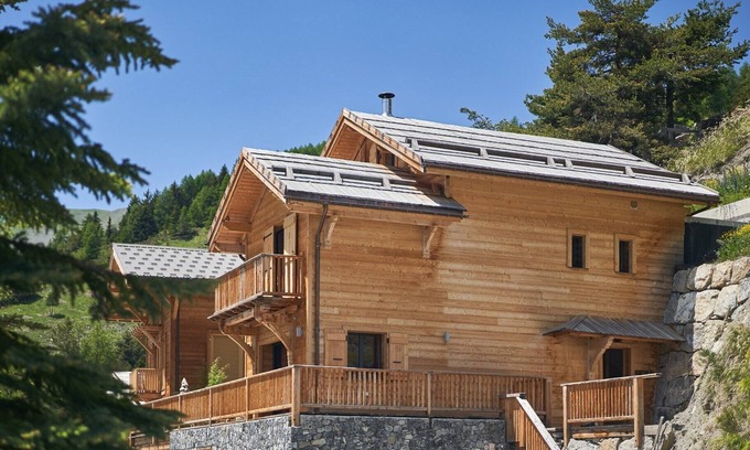 Saint-Etienne-de-Tinee Ski Chalet | FRGK " Luxury Chalet
