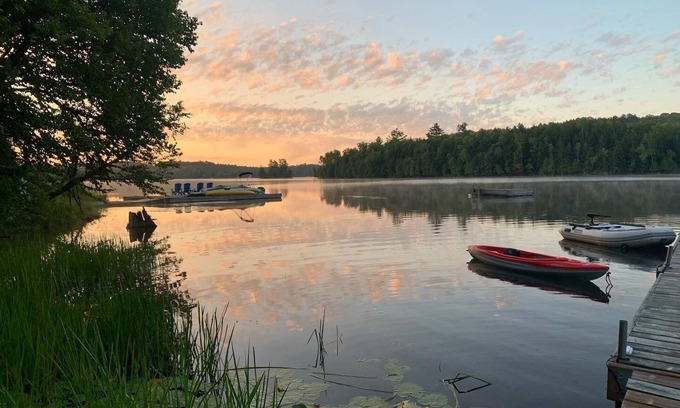 Val-des-Monts House | Friendly Fires: The Perfect Lakeside Getaway