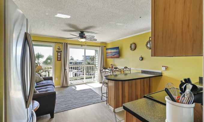 Isle of Palms Condo | Front beach Isle of Palms sea cabin! Beach views, excellent location, well kept.