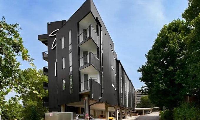 Hillsboro West End Apartment | FRONTDESK Fairfax Flats West End Nashville