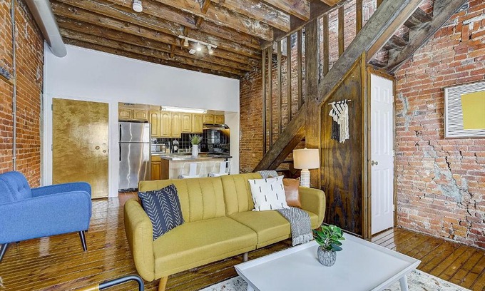 Old City Apartment | Frontdesk I Mariner's Court Apts Northern Liberties Philadelphia