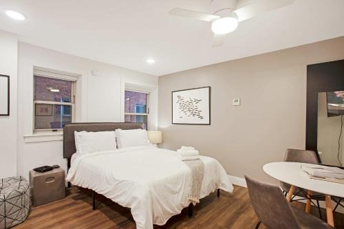 Hanover Place Apartment | FRONTDESK Midtown Studio Apt near KC Nightlife