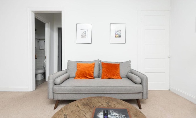 East Hyde Park Apartment | FRONTDESK Open 1 BR Apt by Black History Museum