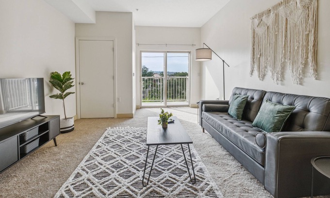 Oakland Apartment | FRONTDESK Portal Place Apts Oakland Pittsburgh