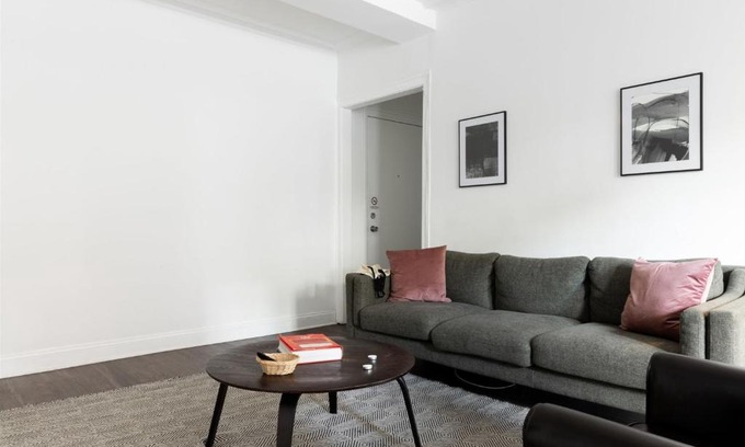 East Hyde Park Apartment | FRONTDESK Refreshed 1BR Apt in Hyde Park