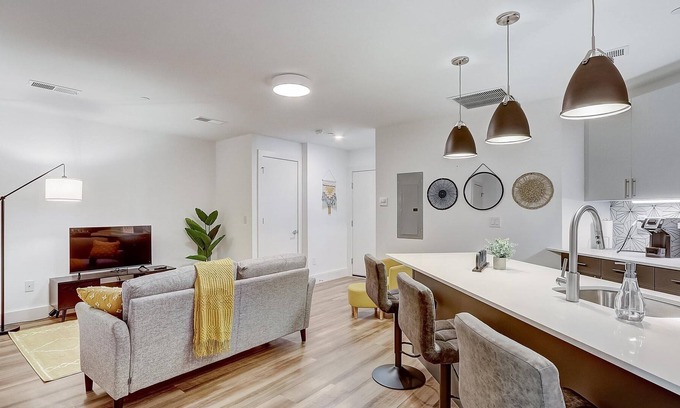 North Philadelphia West Apartment | FRONTDESK The Glenwood Apts Brewerytown Philadelphia