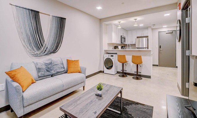 Five Points South Apartment | FRONTDESK Tower on Tenth Apts Birmingham