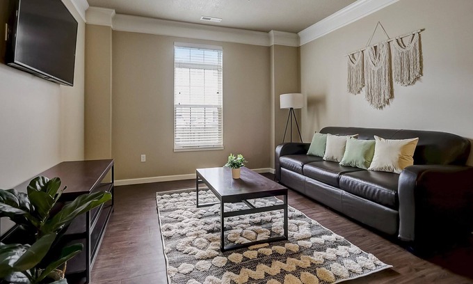 Roseland Apartment | FRONTDESK University Edge Notre Dame Apts South Bend