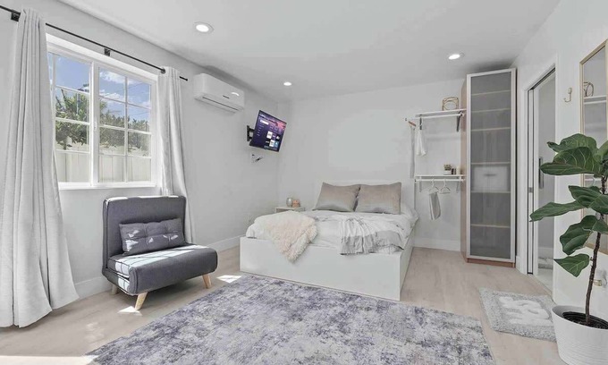 Clairemont House | *Full Guest | Luxury Modern Home * Pets Welcome!*