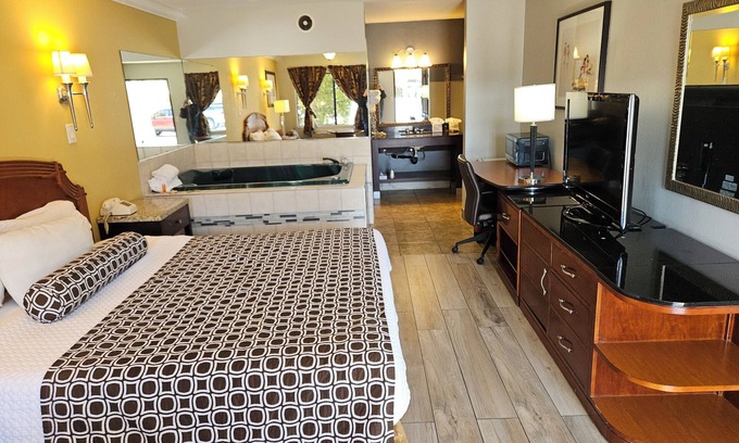 Fullerton Hotel | Fullerton Inn - Near Medieval Times