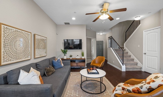 Leander House | Fully Equipped 2BR Home Walkable to Whole Foods