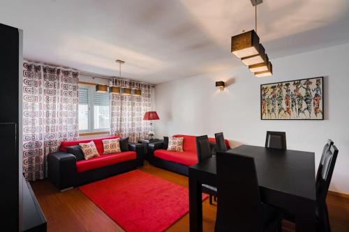 Madalena Apartment | Fully Equipped 3 bed - Parking.