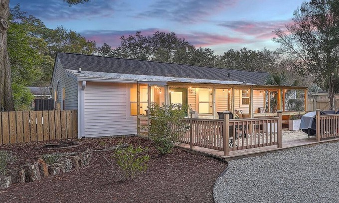 Mount Pleasant House | Fully Loaded Home ~ Kid Friendly ~ Outdoor Space