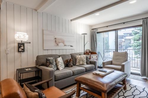 Mammoth Lakes House | Fully Renovated! St Anton #17 Ski in Ski Out 1 Bedroom 1 Bathroom Condo! Sleeps up to 4!