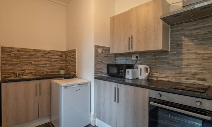 Coventry Apartment | Fully Serviced 1-bed Studio8 in Coventry