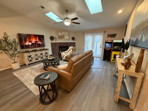 Rogers Apartment | Fun & Comfort for 8 in Roger! King & Arcade Games