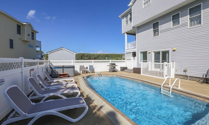 Carolina Dunes House | Fun is just around the corner with this wonderful OBX home!