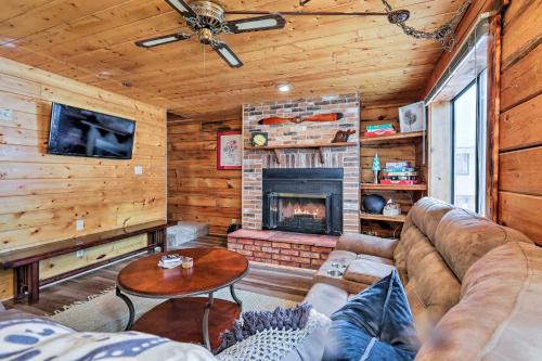 Munds Park House | Furnished Deck Cabin in Coconino National Forest