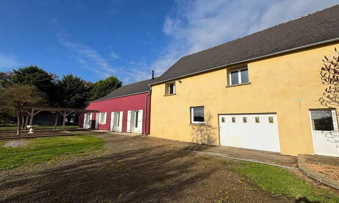 Bouchamps-les-Craon Bed & Breakfast | Furnished room for rent in the country