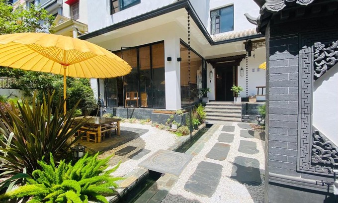 Chengjiang County House | Fuxian Lake Qishe B&B