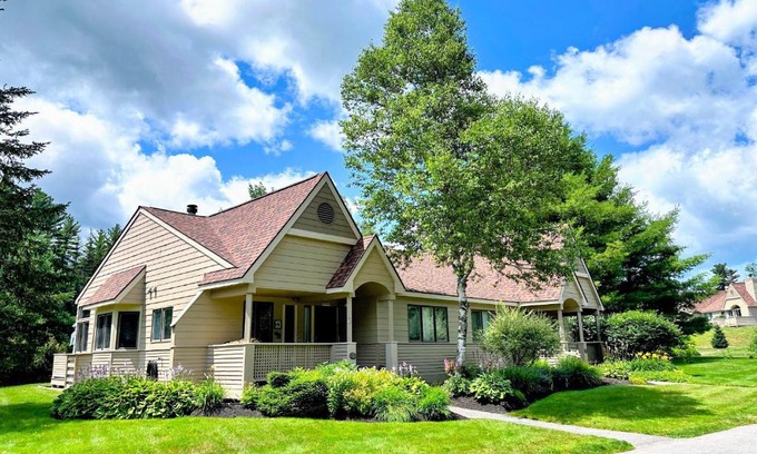 Bretton Woods House | FV3 F3 Well appointed Townhome a short walk to the Mount Washington Hotel