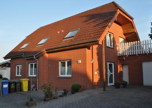 Olvenstedt Apartment | Gäste-und Ferienwohnung Magdeburg Alt-Olvenstedt, zwei Schlafzimmer, Treppenlift, ruhige Lage, Nähe Klinikum und Abfahrten A 2 und A 14