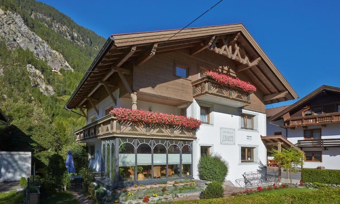 Laengenfeld House | Gästehaus Renate