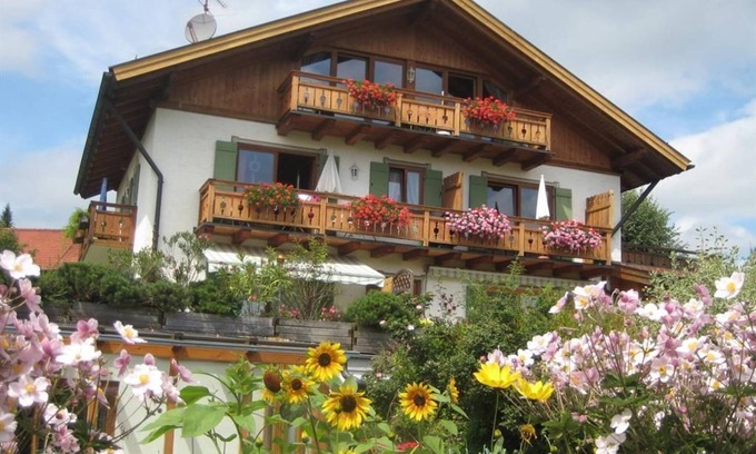 Bad Bayersoien Apartment | Gästehaus Schönblick - Apartment Edelweiss