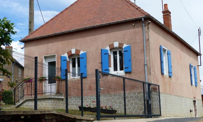 Saligny-sur-Roudon House | Gîte à la ferme avec animaux admis, près du Pal - FR-1-489-121