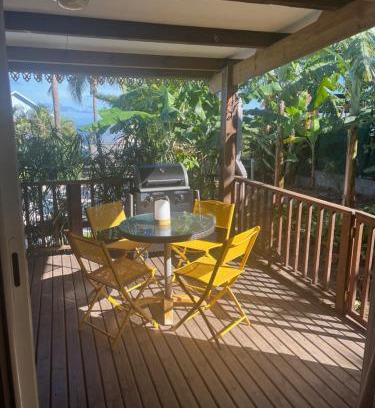 Le Portail Apartment | Gîte Allamanda 45m2, 2 à 4 Personnes, piscine et jardin tropical