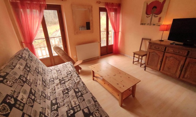 Dommartin-les-Remiremont Cottage | Gîte Céline with Spa Jacuzzi Sauna Fishing pond