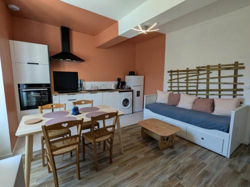 Beaulieu-sur-Loire House | Gîte chaleureux 4 pers, terrasse, proche Loire - FR-1-590-578