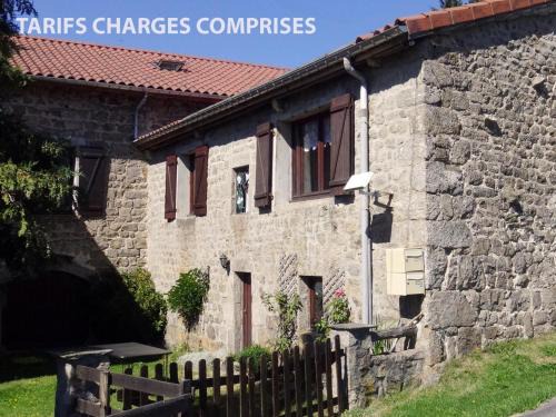 Marlhes House | Gîte chaleureux avec cheminée, jardin et four à pain, idéal pour des vacances paisibles en nature - FR-1-496-57