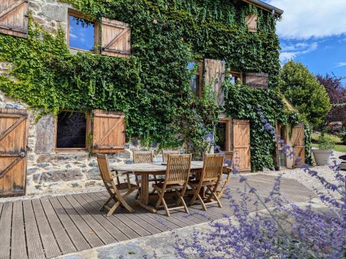 Rosieres House | Gîte d'exception avec spa, jardin paysagé et équipements haut de gamme à Blanlhac - FR-1-582-201
