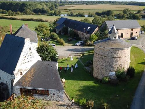 Souvigne-sur-Sarthe House | Gîte de charme rénové avec jardin, vélos et activités près de la Sarthe - FR-1-410-191