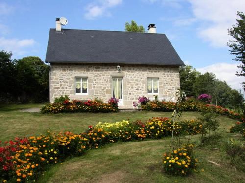 Sarroux-Saint-Julien Apartment | Gîte de France Chez dédé et léa 3 épis - Gîte de France 6 personnes MAE-9414