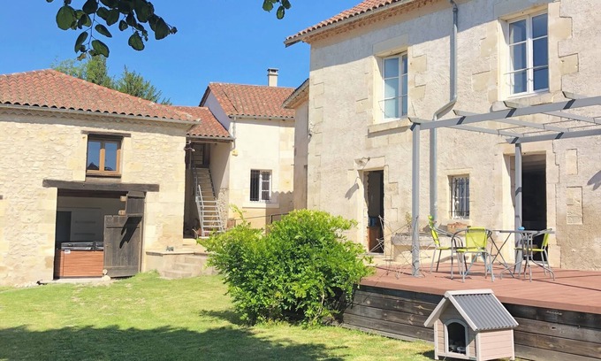 Chancelade House | Gîte des Heures Douces, Avec Piscine et Jardin, Proche des Sites Touristiques