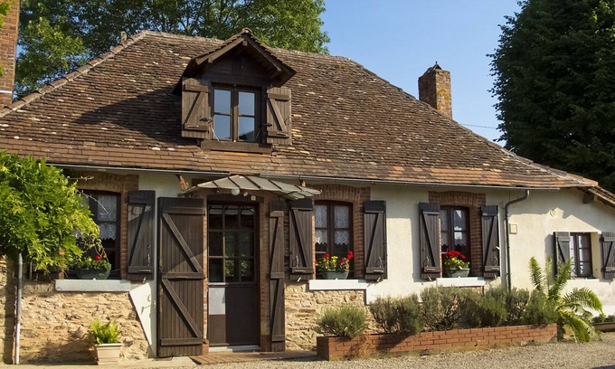 Benayes Cottage | Gîte du Puy Raynaud (4-6 pers.) large garden, heated pool and ponds