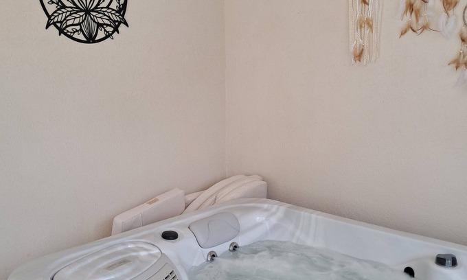 Saint-Martin-de-Pallieres Cottage | Gîte sleeps 2 to 4 pool jacuzzi