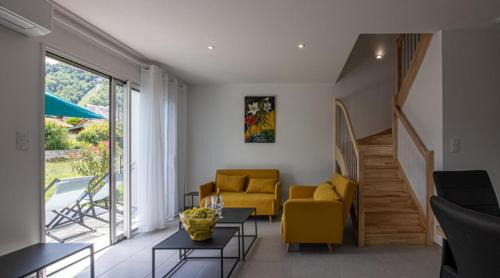 Argeles Gazost House | Gîte l'angélique Fleurs des Pyrénées