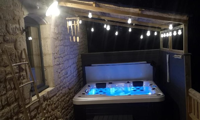 Valognes Apartment | Gîte La Grange de La Trigalle avec spa professionnel privatif
